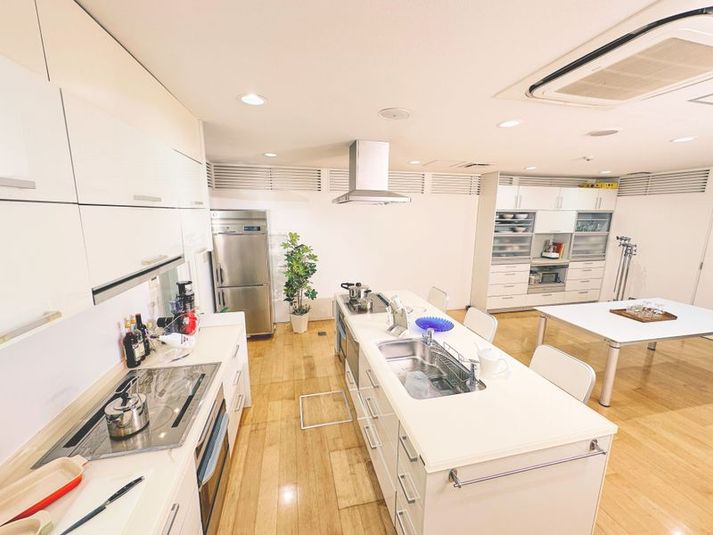 大型アイランドキッチンのあるキッチンスタジオ - Studio BULK（スタジオバルク）