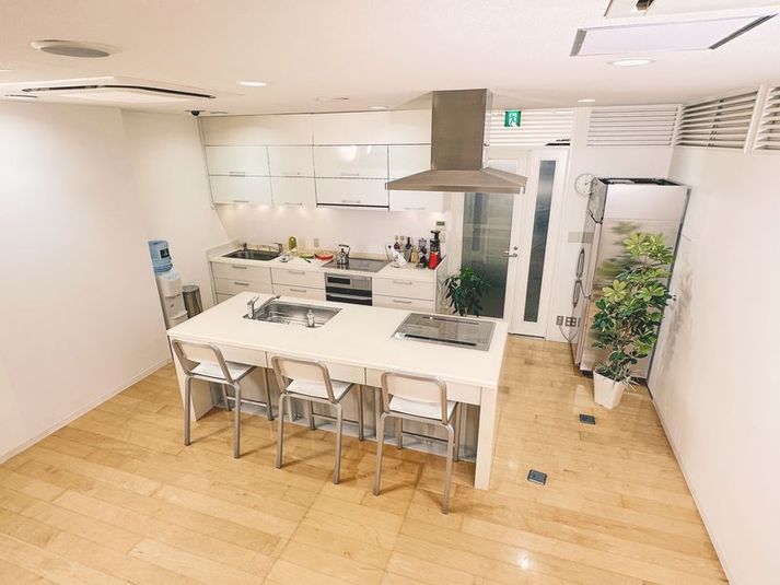 大型アイランドキッチンのあるキッチンスタジオ - Studio BULK（スタジオバルク）