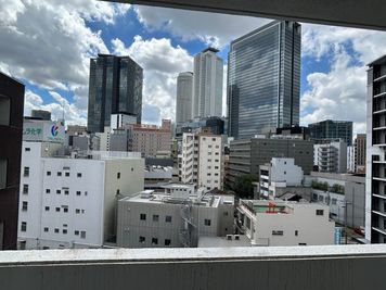 窓から見える景色です。８階なので名古屋の街並みを一望できます。 - グランデール名古屋 NRS01⭐️笑顔あふれるパーティースペースの室内の写真