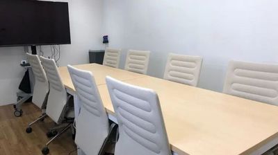 【原宿・明治神宮前徒歩5分！】モニター付き広々会議室！快適なミーティングに最適✨ - EIGHT CAFE
