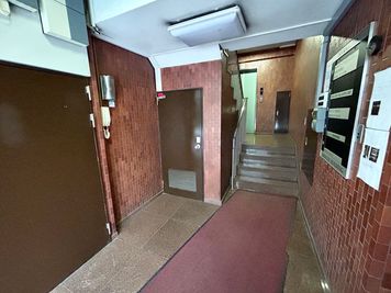 【1階エレベーターホール】 - 【閉店】TIME SHARING 小伝馬町 ミマツビル 【閉店】202の入口の写真