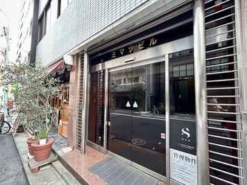 【「ミマツビル」と表示された入口からビルにお入りください】 - 【閉店】TIME SHARING 小伝馬町 ミマツビル 【閉店】202の入口の写真