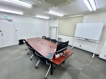 【モニターやホワイトボードなど室内の備品は全て無料でお使いいただけます】 - 【閉店】TIME SHARING 小伝馬町 ミマツビル 【閉店】502の室内の写真