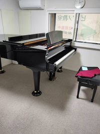 銀座DoReMiレンタルピアノスタジオ スタジオBグランドピアノ6.2畳ヤマハ/S6Xの室内の写真