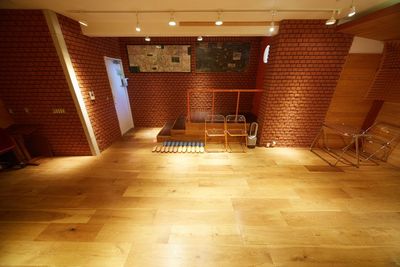 フロア内はスリッパをご利用ください。土足厳禁となります。 - 《Fali-Studio》調布三鷹吉祥寺レンタルスペース  《即決》音楽ホール【調布🎻三鷹🎵吉祥寺】深大寺/ピアノ４名の室内の写真
