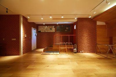 フロア内はスリッパをご利用ください。土足厳禁となります。 - 《Fali-Studio》調布三鷹吉祥寺レンタルスペース  音楽ホール【調布🎻三鷹🎵吉祥寺】深大寺/ピアノ有/カラオケの室内の写真