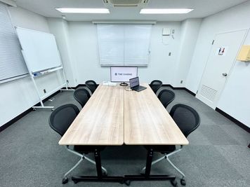 【モニターやホワイトボードなど室内の備品は全て無料でお使いいただけます】 - 【閉店】TIME SHARING 小伝馬町 ミマツビル 【閉店】202の室内の写真