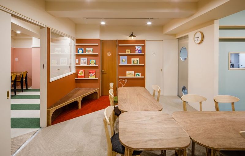 同窓会や家族パーティに多く利用！にキッチン付き大型多目的スペース - 山手駅前複合イベントビル（①多目的スペース②ピアノ③セミナー）