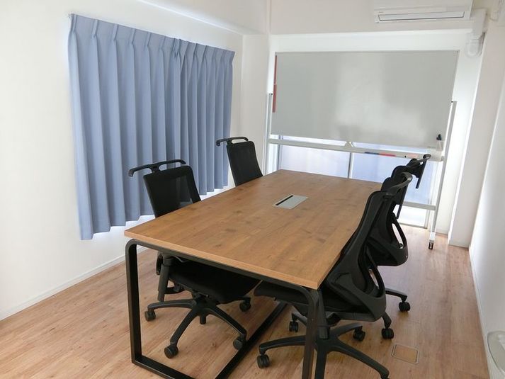 Office ＆ Salon ダーウィン神楽坂 貸会議室（3F）の室内の写真