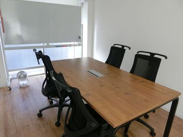 Office ＆ Salon ダーウィン神楽坂 貸会議室（3F）の室内の写真