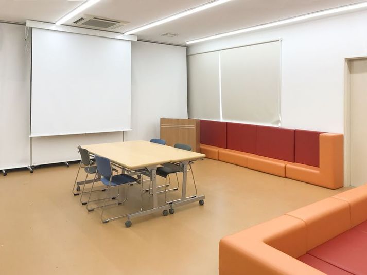 ファミマスペース - ファミリーマート郡山中町店 店舗奥