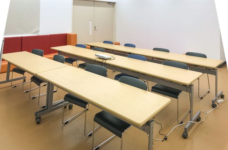 ファミマスペース - ファミリーマート郡山中町店 店舗奥