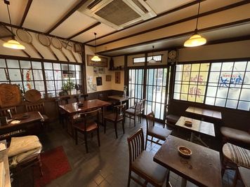 早稲田にある古民家風の喫茶店。全14席で喫煙も可能です。 - 砂川オフィスビル