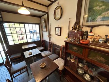砂川オフィスビル 古民家喫茶の室内の写真