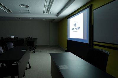 THE POINT エキニア横浜 セミナールーム『4L』の室内の写真