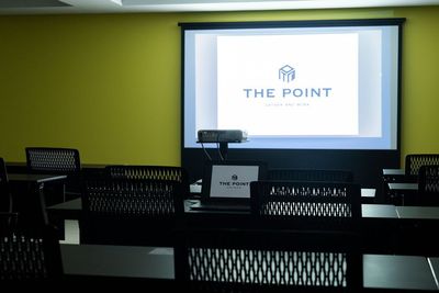 THE POINT エキニア横浜 セミナールーム『4L』の室内の写真