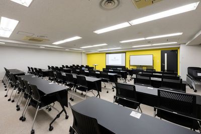 THE POINT エキニア横浜 セミナールーム『4L』の室内の写真