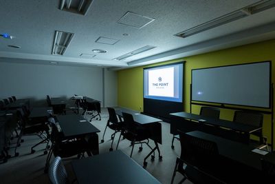 THE POINT エキニア横浜 セミナールーム『4L』の室内の写真