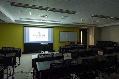 THE POINT エキニア横浜 セミナールーム『4L』の室内の写真