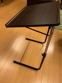 折り畳み式テーブル
角度調節が可能で滑り止め防止もあるので、PC作業等に便利！ - レンタルスペースAs ～遊びも仕事もこの部屋1つで～駅近2分の隠れ家的マルチスペースの設備の写真