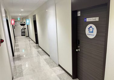 Smart Base SmartBase心斎橋/完全貸切/無料コーヒ/ウォーターサーバの入口の写真