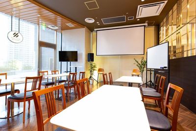 参考レイアウト：島型 - （掲載停止）S.S.SHIODOME 【A + C】スイッチ スタンド シオドメの室内の写真