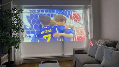 プロジェクターでスポーツ観戦⚽ - Colormell（カラメル）恵比寿東口2号店 パーティ・撮影・収録・ボードゲーム・推し活・会議・セミナーの室内の写真