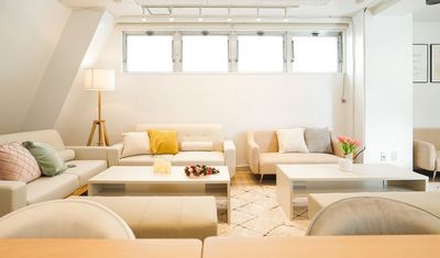 落ち着ける空間 - chill inn 新大久保【新大久保駅3分】2023年オープン chill inn新大久保【新大久保駅3分】2023年オープンの室内の写真