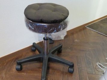 施術用椅子 - minoriba_日本橋四丁目店 レンタルサロンの設備の写真