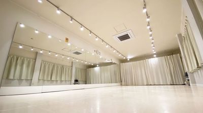 ダンスに最適なシートフロアーです。 - 阪神尼崎レンタルスタジオD2D 阪神尼崎エリアで最安値級【ダンスができるレンタルスタジオ】の室内の写真