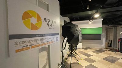 入り口ドアある看板を目印にお越しください♪ - BUZZ PICT神田 (旧バズスタ) 利用料金のみで機材が使い放題！【特大キャンペーン中】の入口の写真