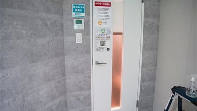 入り口ドアは曇りガラス加工を施しております。
プライバシーも安心です。 - BUZZ PICT神田 (旧バズスタ) 利用料金のみで機材が使い放題！【特大キャンペーン中】の入口の写真