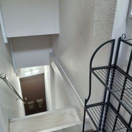 階段。 - 千林エステリラクサロン「Bまぁ～じょ」 エステ・リラク・ネイル・マツエク・レンタルスペースの入口の写真