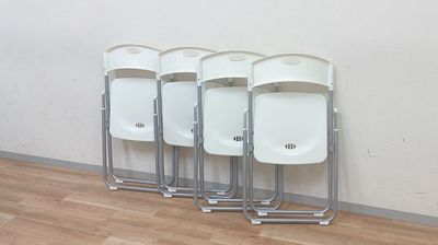 予備椅子 x 4脚 - Colormell（カラメル）六本木1号店 会議・デスクワーク専用🉐プラン｜少人数：〜6名までの設備の写真