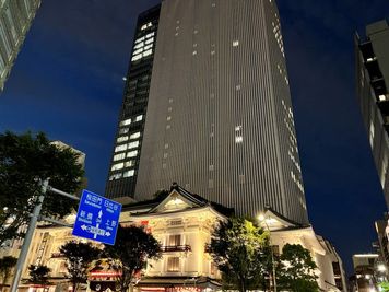 当施設を出て地上からみえる夜の歌舞伎座です✨
周辺環境は、このように素敵な雰囲気です♪ - ベンチャーデスク銀座５ 個室16(VD5)の室内の写真