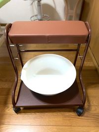 フットネイル用の台もご用意致しました。
フットバスのタライも同様にご利用下さい
クローゼットに収納してあります。
※使用後はクローゼットに収納をお願い致します。 - シェアサロン　仙川の設備の写真