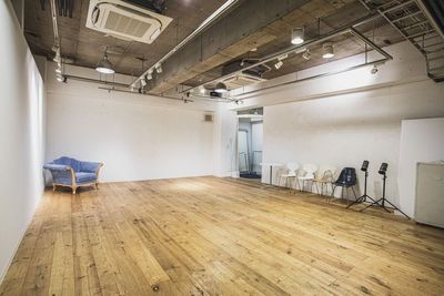 【渋谷駅5分】白壁×フローリングで撮影や展示会に最適なレンタルスタジオ - レンタルスタジオ スタジオコードスリー