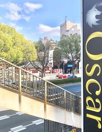 歩道橋を渡りますと、観光地：大須観音へすぐに行くことができます。 - Oscar 名古屋の格安レンタルスペース＆サロン：Oscar【オスカー】の外観の写真