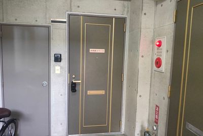 お気軽ルームの看板がついているお部屋になります - お気軽スペースSABO　アーバンライフ山之口1号店 お気軽スペースSABO パークサイド天文館2号店　の室内の写真