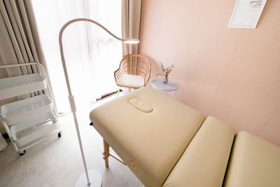 フェイシャル&ネイル用のライト - レンタルサロンMINI町田 完全個室のレンタルサロン-MINI（ミニ）町田の室内の写真