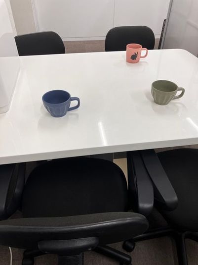 4人掛けのテーブルです - 第二岡部ビル 福岡博多シェアスペース【すぺすぺ】の室内の写真