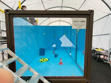 プール入り口入ってすぐ - 川越・南大塚コンテナプール 外から中が見える！コンテナプールの室内の写真