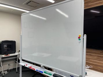 ホワイトボード - 川越・南大塚コンテナプール 川越・南大塚 会議室の設備の写真