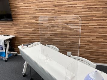飛沫遮断クリアボード - 川越・南大塚コンテナプール 川越・南大塚 会議室の設備の写真