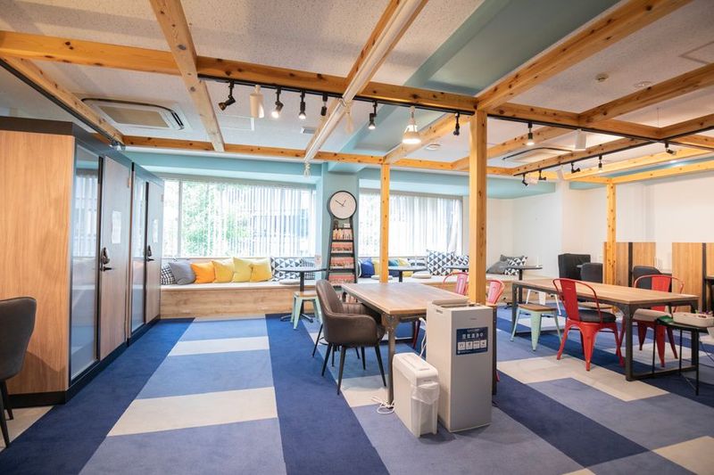 いいオフィス浜松町bywedo オープンスペースの室内の写真