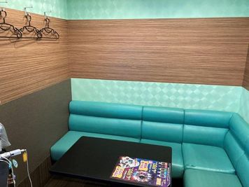 《2～4名用》【テレワークに最適👩‍💻】電源/Wi-Fi完備/ソフトドリンク飲み放題付き☕️の完全個室！ - カラオケビッグエコー　なんばアムザ店