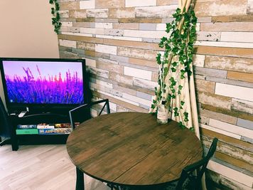 ダイニングテーブル - グリーンハイツ寿 🌿隠れ家🌿102号室✨毎日清掃✨高速WIFIの室内の写真