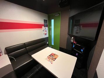 《1名利用》【テレワークに最適👩‍💻】電源/Wi-Fi完備/ソフトドリンク飲み放題付き☕️の完全個室！ - カラオケビッグエコー 野田阪神駅前店