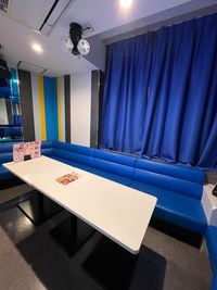カラオケビッグエコー 野田阪神駅前店 《9～10名用》会議・打ち合わせ用ワークルーム【サイズL】の室内の写真