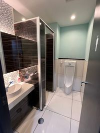 カラオケビッグエコー 野田阪神駅前店 《9～10名用》会議・打ち合わせ用ワークルーム【サイズL】の室内の写真